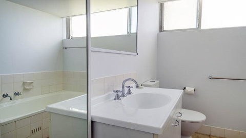 Ebbtide 2 - On Main Beach! - Kempsey Accommodation 1