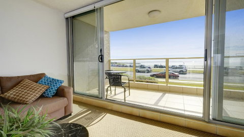Ebbtide 2 - On Main Beach! - Kempsey Accommodation 2