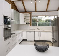 EeBee House - Beautiful Family Home with Stunning Eagle Bay Views - Kempsey Accommodation