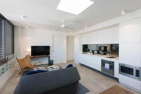 EIGHT TWO NINE TWO IV: BONDI BEACH - Kempsey Accommodation 1