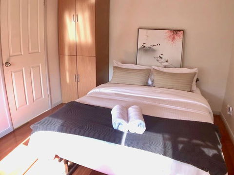 Elegant Glen House 4B5B ParkFront - Kempsey Accommodation 3