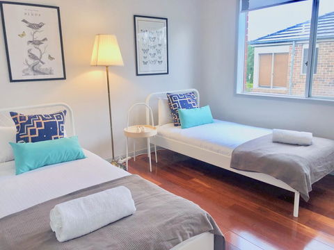 Elegant Glen House 4B5B ParkFront - Kempsey Accommodation 2