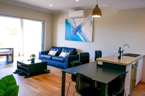Elegantly Appointed BRAND NEW Luxurious Apartment! - Kempsey Accommodation 1