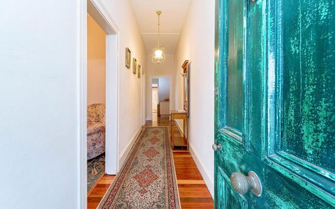 Eliza 1875 Red Brick Duplex Townhouse - Kempsey Accommodation 1