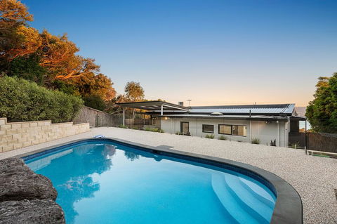 Ellerina Sea Vista Luxury Family Retreat With Sauna, Pool, Amazing Water Views, Walk To Beach - Kempsey Accommodation 0