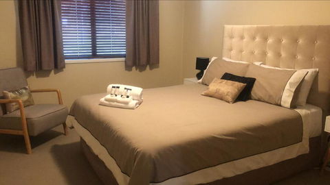 ELSINOR Townhouse 2 - Kempsey Accommodation 1
