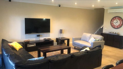 ELSINOR Townhouse 2 - Kempsey Accommodation 2