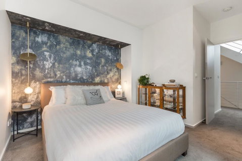 Enjoy Cafe Culture From Chic Warehouse Conversion - Kempsey Accommodation 3