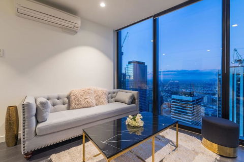 EQ Tower Luxury 2 Bedroom Skyline CBD Apartment - Kempsey Accommodation 1