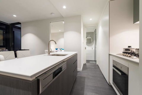 EQ Tower Luxury 2 Bedroom Skyline CBD Apartment - Kempsey Accommodation 3