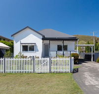 Escape to the Cottage 68 Tomaree Rd pet friendly and boat parking and WIFI - Kempsey Accommodation