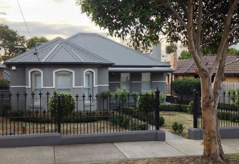 Essendon - Home Away From Home - Kempsey Accommodation 0