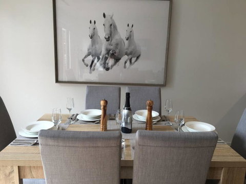 Executive Mansion, Spring Racing, Melbourne Cup - Kempsey Accommodation 1