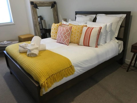 Executive Mansion, Spring Racing, Melbourne Cup - Kempsey Accommodation 2
