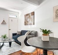 Expansive House Seconds from Oxford Street - Kempsey Accommodation