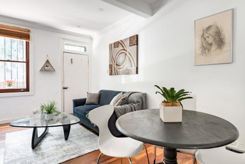Expansive House Seconds From Oxford Street - Kempsey Accommodation 0
