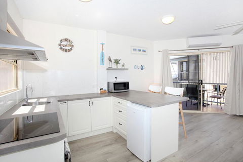 FABULOUS BEACHFRONT POSITION - Kempsey Accommodation 3