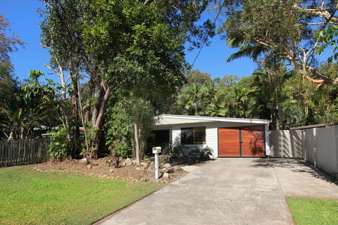 FABULOUS HOLIDAY HIDEAWAY - COOLUM BEACH - Kempsey Accommodation 2