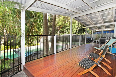 FABULOUS HOLIDAY HIDEAWAY - COOLUM BEACH - Kempsey Accommodation 1