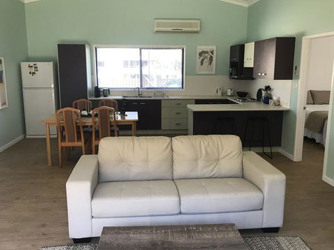 FAIRVIEW 25A - Waterfront Home - Kempsey Accommodation 2