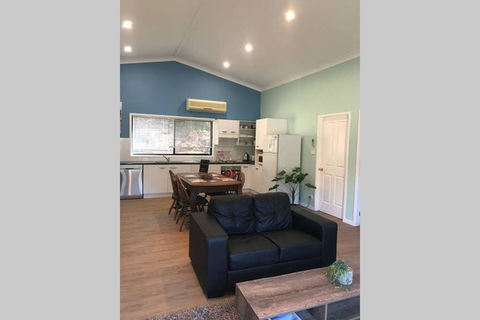 FAIRVIEW COTTAGE 25B - Waterfront Accommodation - Kempsey Accommodation 3