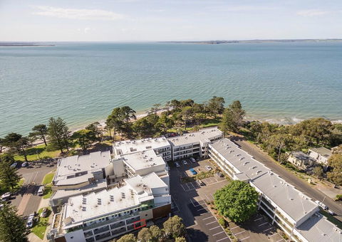 FAMILY ISLAND GETAWAY - BEACHFRONT APARTMENT - Kempsey Accommodation 0