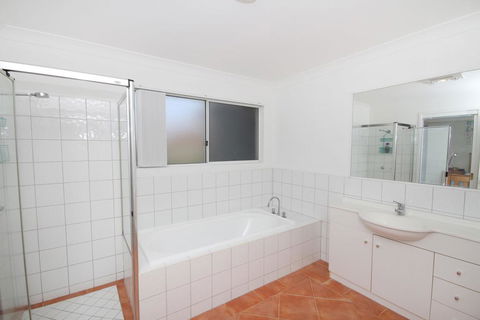 FANTASTIC HOLIDAY UNIT IN A PERFECT LOCATION - Kempsey Accommodation 1