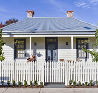 Farmers Arms Heritage Cottage - Kempsey Accommodation