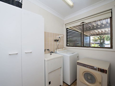 Fingal Beach Shack @ Fingal Bay - Kempsey Accommodation 1