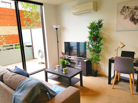 FITZROY FANTASTIC 1BR APT With FREE WINE, NETFLIX, WIFI, Close To TRAMS, COLES - Kempsey Accommodation 0