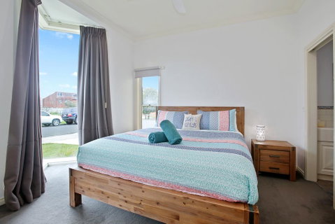 Flip Flop Retreat - Kempsey Accommodation 1