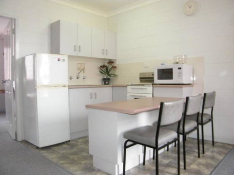 Forster Lodge 16, Cnr Wallis & West Streets, Forster - Kempsey Accommodation 2