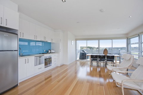 Four Kings Apartment - Deluxe 2br #3 - Kempsey Accommodation 0