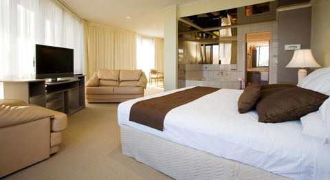 Frankston International - Kempsey Accommodation 1