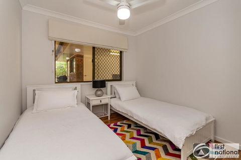 Freshly Revovated Dog Friendly House Walking Distance To Waterfront! - Kempsey Accommodation 3