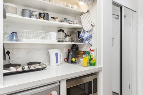 Funky CBD Pad Sleeps Two Perfect - Kempsey Accommodation 1