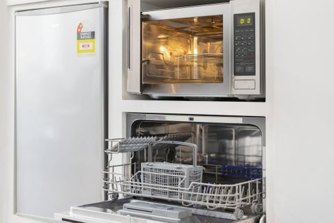Funky CBD Pad Sleeps Two Perfect - Kempsey Accommodation 2