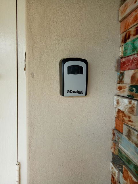 FUNKY COTTAGE - Kempsey Accommodation 3