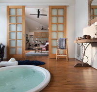Gables Bend Spa Villa - Kempsey Accommodation