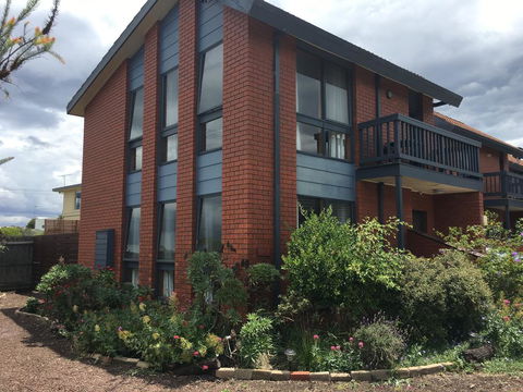 Garland Grove - Kempsey Accommodation 1