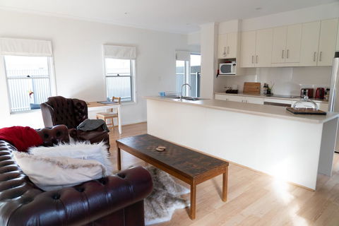 Gawler Townhouse 1 Bedroom - Kempsey Accommodation 0