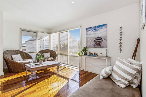 GDay Beach House - Kempsey Accommodation 1