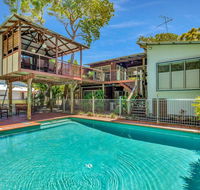 Gecko's Rest - Rainbow Shores Executive Beach House Pet Friendly Pool Wi-fi - Kempsey Accommodation