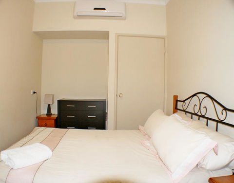 Geraldton Luxury Retreat 2 - Kempsey Accommodation 3