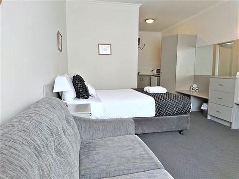 Glenelg Beach Gateway On Moseley - Kempsey Accommodation 2