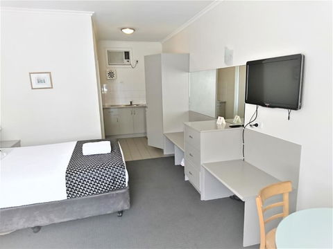 Glenelg Beach Gateway On Moseley - Kempsey Accommodation 3