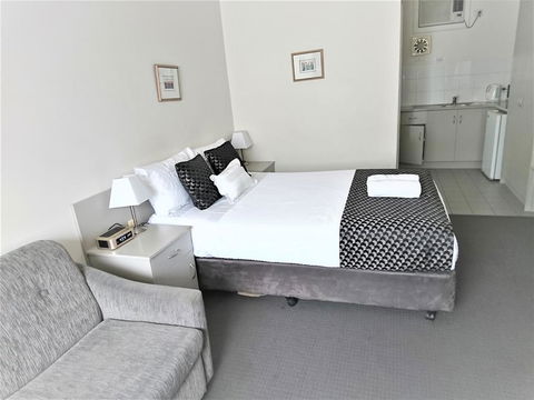 Glenelg Beach Gateway On Moseley - Kempsey Accommodation 1