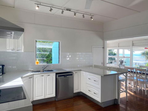 Golden Sands At Beachmere - Kempsey Accommodation 2