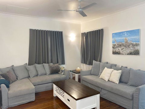 Golden Sands At Beachmere - Kempsey Accommodation 3