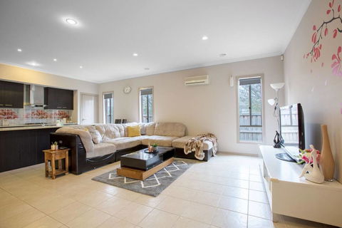 Gorgeous 4BR Home In Point Cook - Kempsey Accommodation 1